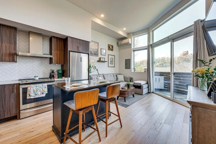 2 Bedrooms Apartment