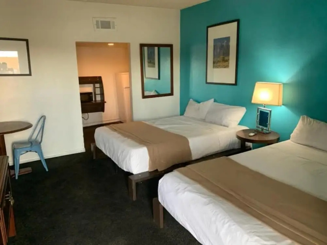 Desert Hills Motel
