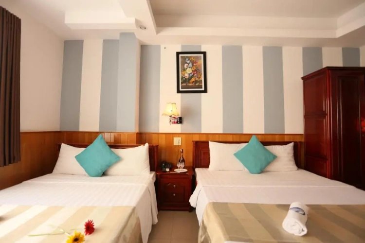 Standard Triple room