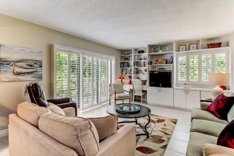2126 Beachwood