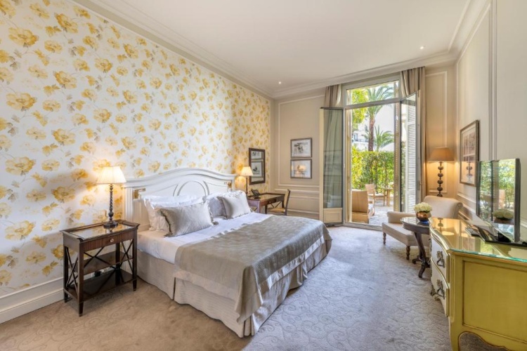 Deluxe Double room with city or courtyard view