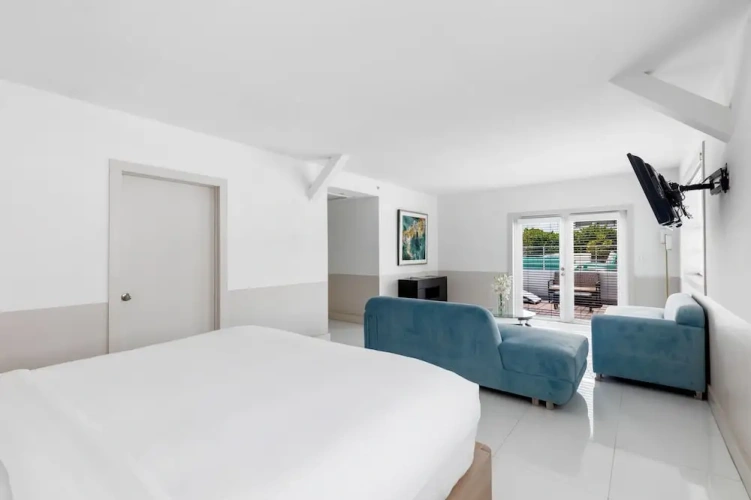 Standard Double Penthouse room with balcony and with city view