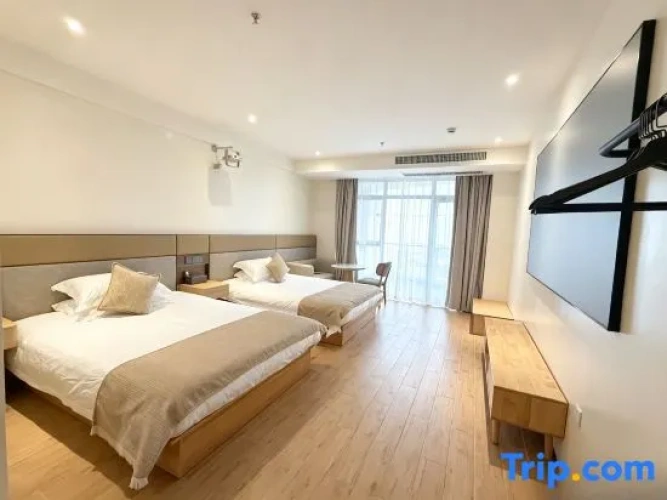Standard Quadruple room with balcony and with bay view