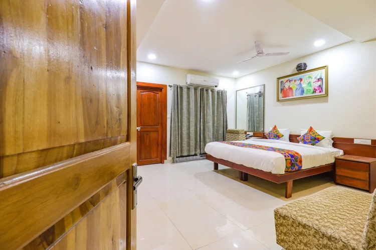 Fabhotel J Sons