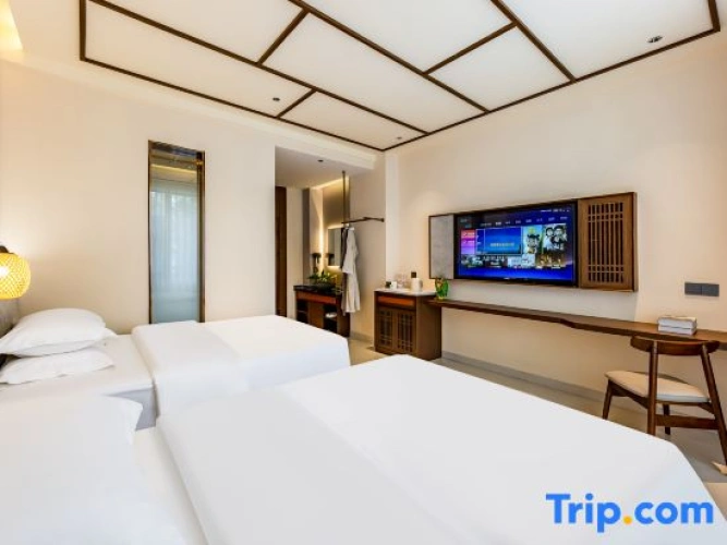 Standard Twin room with river view