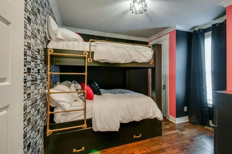 Close to the Gulch - Book Today