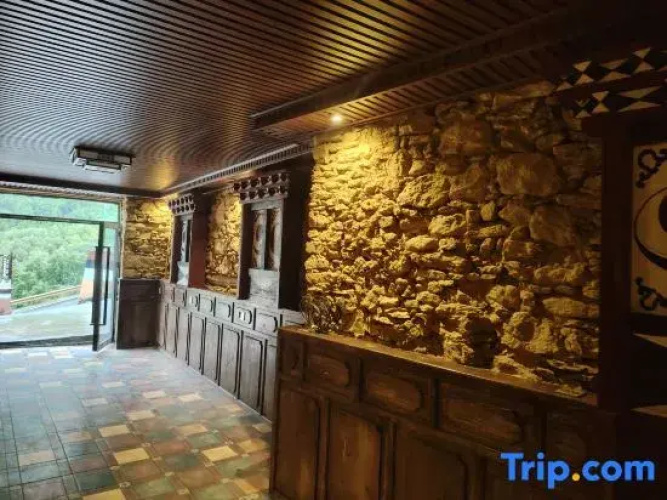 Jiaju Zangzhai Ajiacuo B&B
