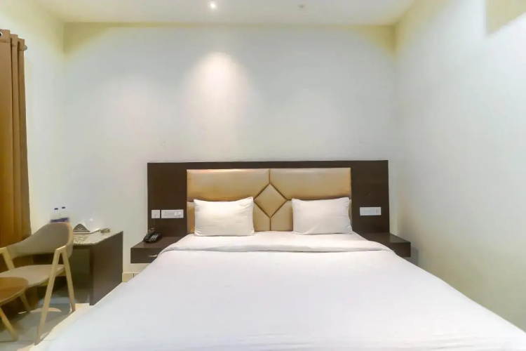 Fabhotel Nido
