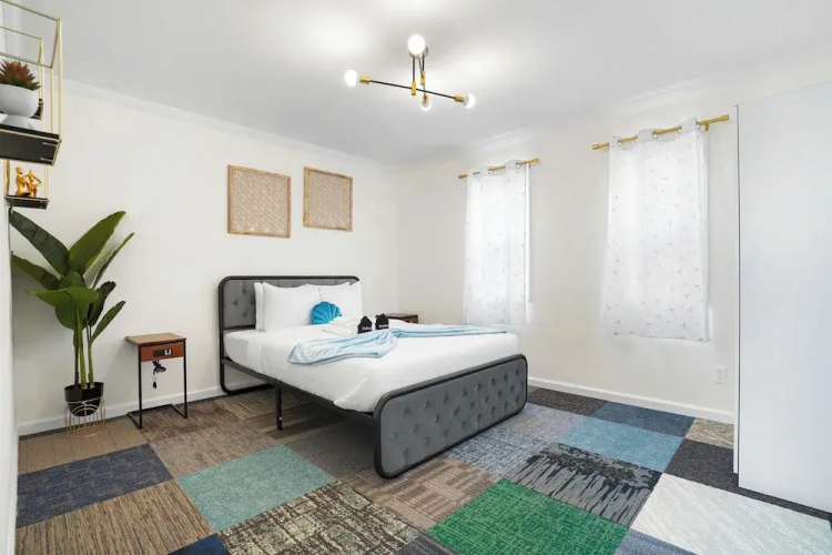 Spacious 5BR Retreat 8 Beds Beach & Golf