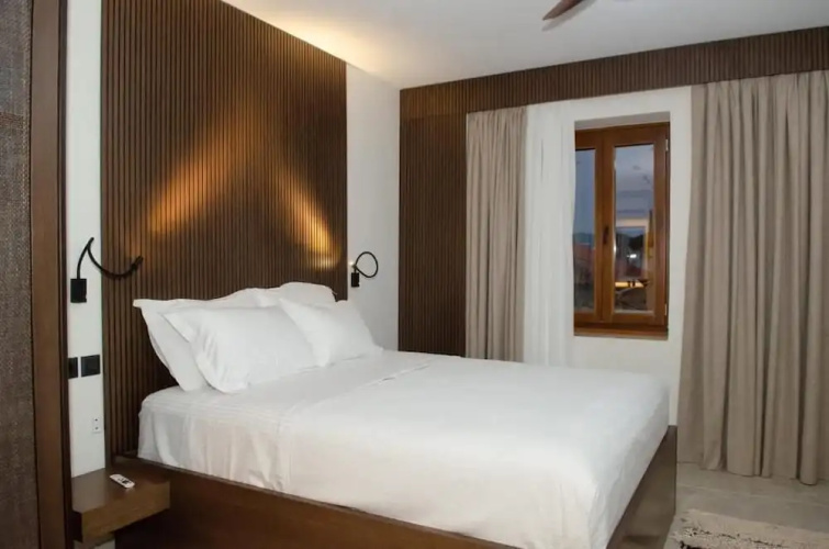 Leone Suites