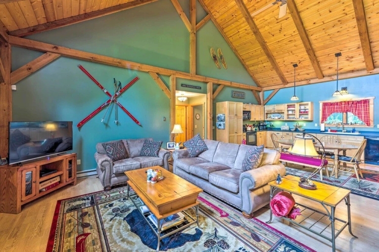 Slaty Fork Escape w/ Mountain View + Hot Tub!