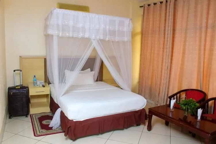Land Mark Hotel