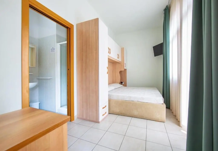 Standard Double room with partial sea view