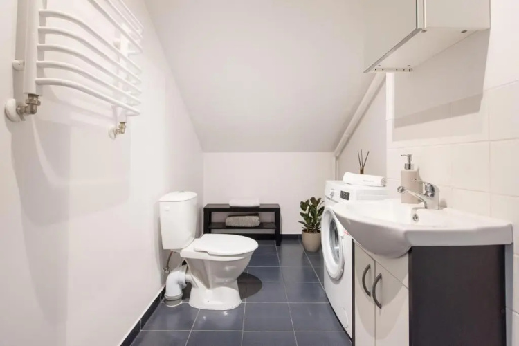 Bright&Stylish, Self Check-in, Centrally Located, by Cohost