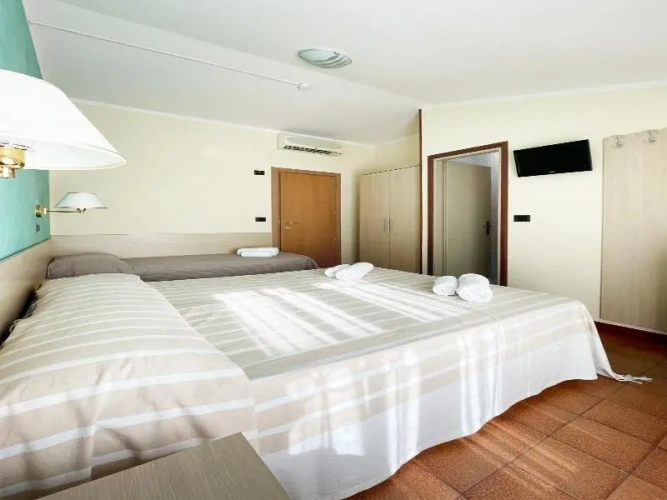 Standard Triple room with balcony