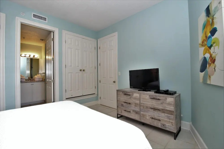 Grand Pointe 702