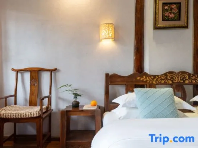 Suite with courtyard view
