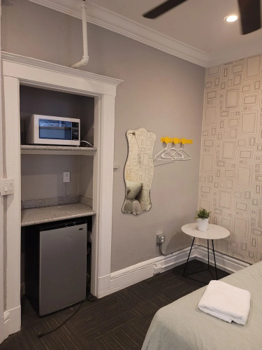 Ansonia Hotel - Hostel