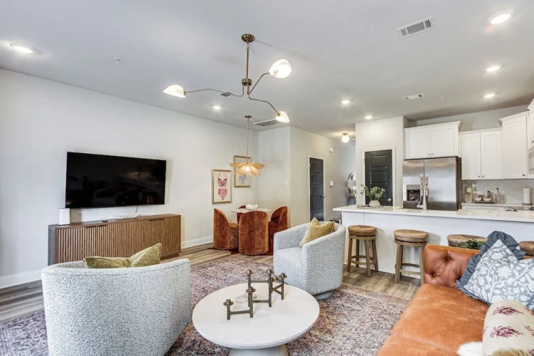 3 Bedrooms Apartment