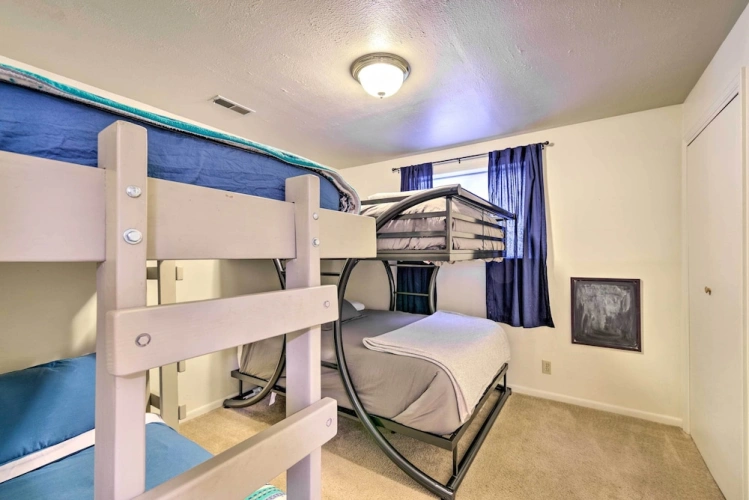 4 Bedrooms Cottage