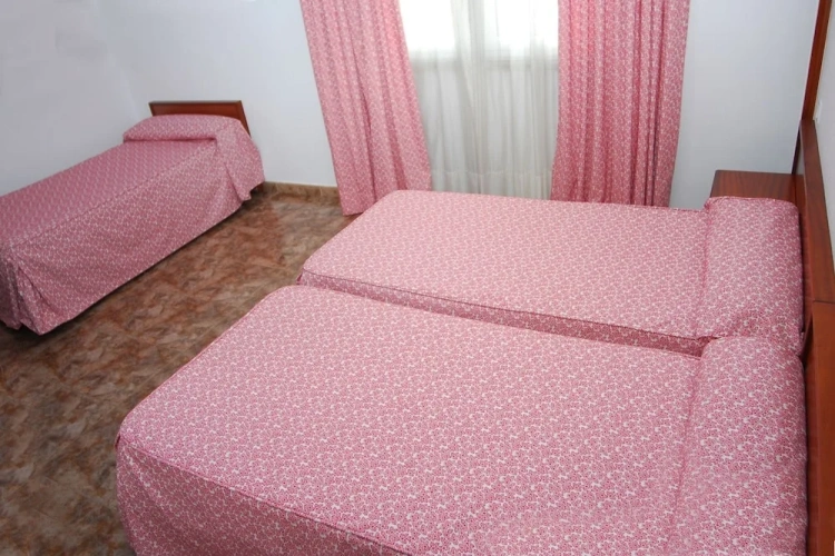 Standard Triple room