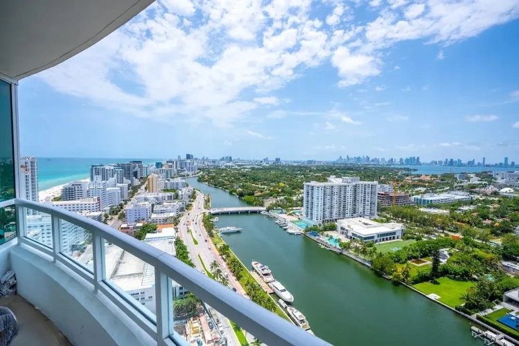 1 Bedroom Royal Suite with balcony and with bay view