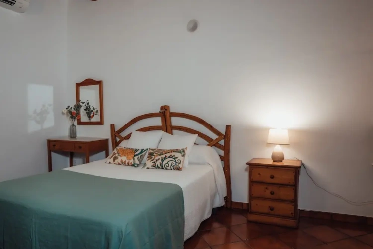 4 Bedrooms Family Cottage with city view
