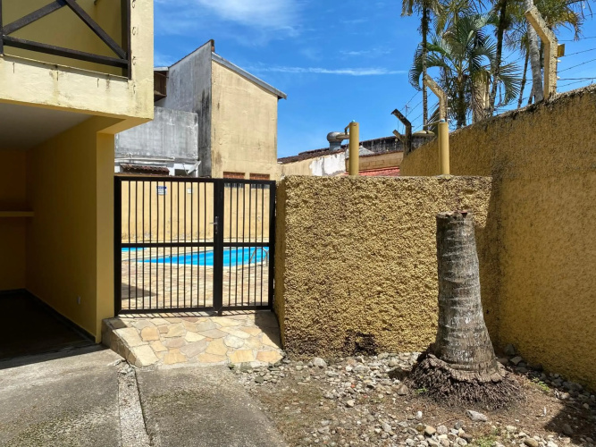 tríplex centro piscina churrasqueira e lava seca em Condomínio com 90m2