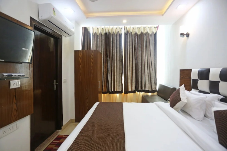 OYO 6388 Hotel NR Inn