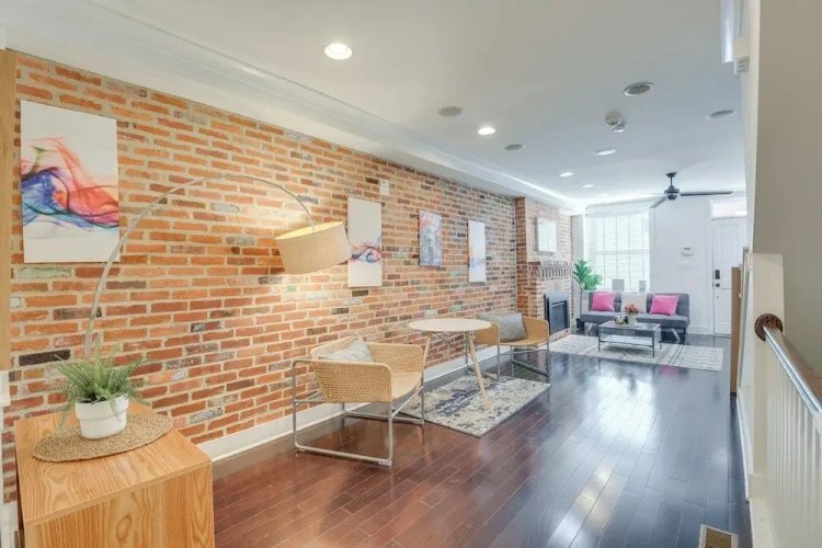 4 Bedrooms Apartment