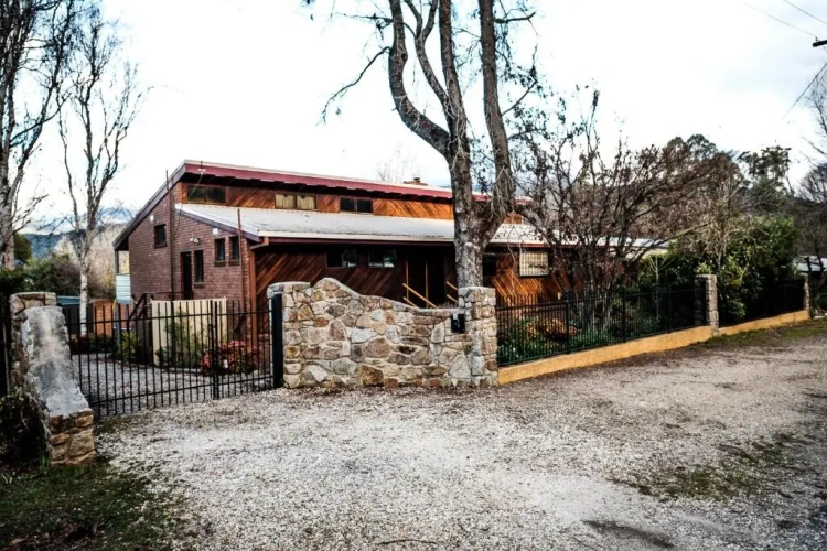 3 Bedrooms Cottage