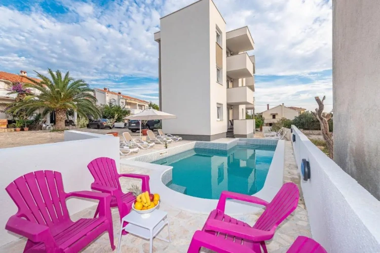 2 Bedrooms Apartment