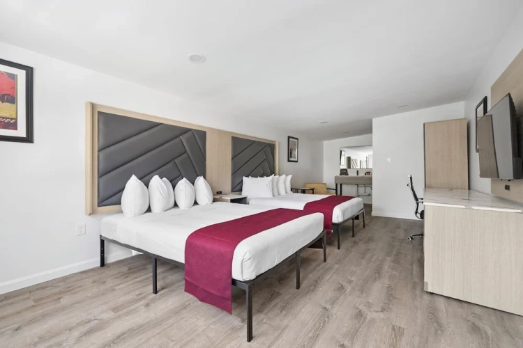 Classic Quadruple room