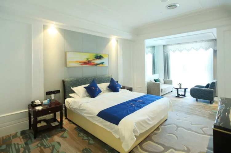 Liangchen Meijing Hotel