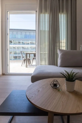4 Bedrooms Luxury Penthouse room with balcony and with city view