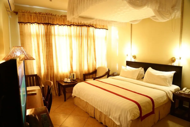 New Safari Hotel