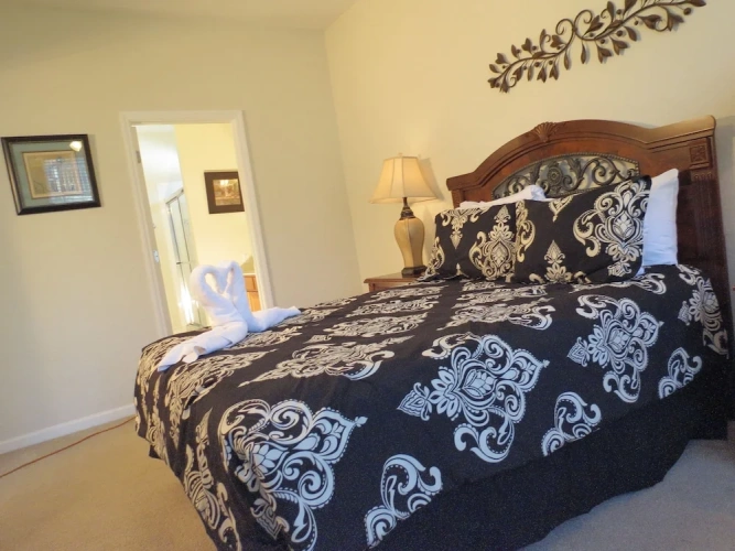 4 Bedrooms Deluxe Cottage