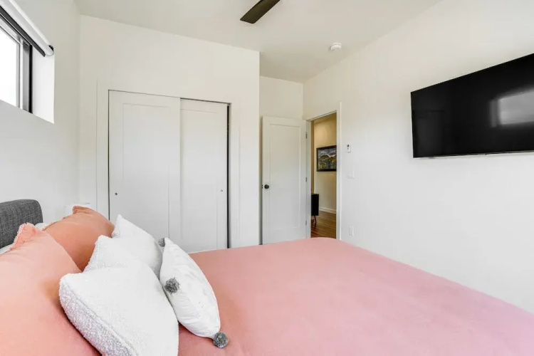 Mtn-view 'slopeside Chalet' in Granby Ranch!