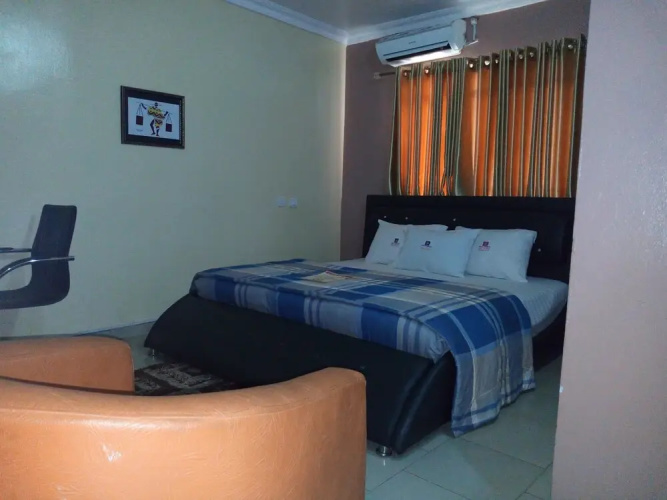Multifield Hotel & Suites