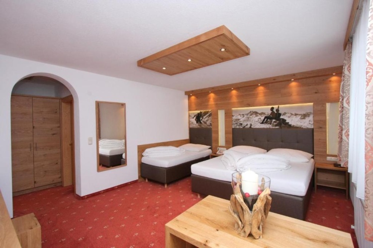 Standard Triple room