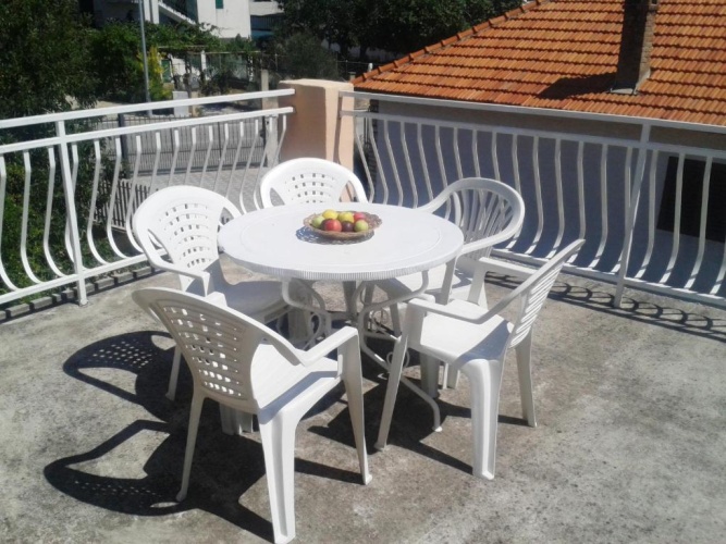 Apartment with balcony