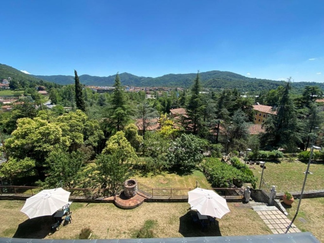 Apartment with garden view