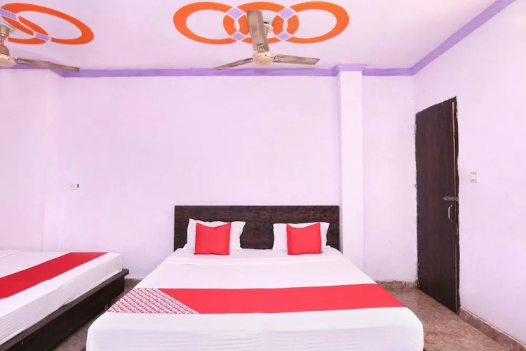 OYO 19565 Hotel Galaxy