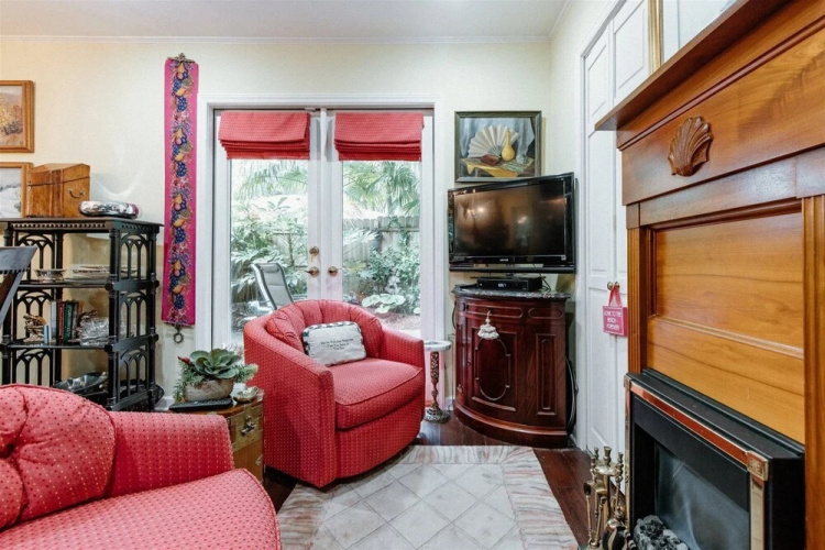Knoxbury Terr, 25