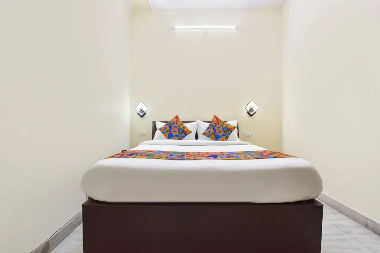Fabhotel Silver Stay 04