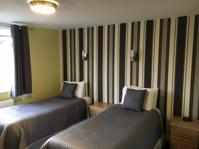 Melbourne House Hotel