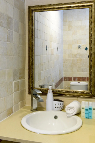Royalty Suites