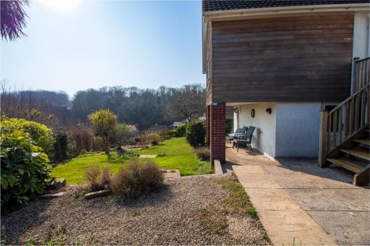 4 Bedrooms Cottage