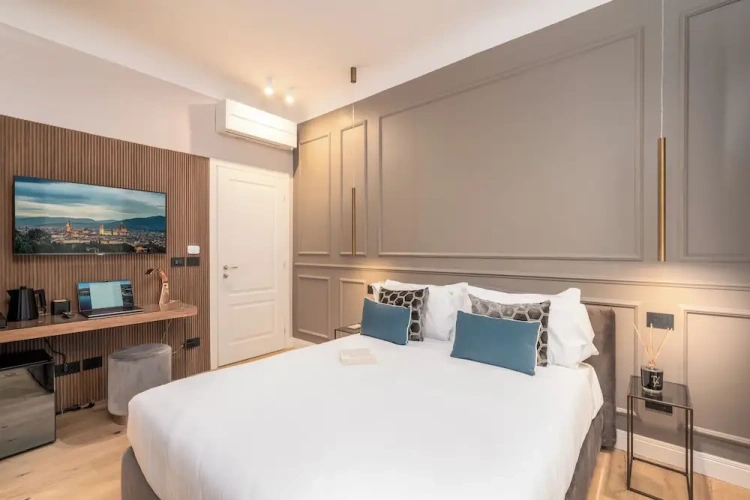 Standard Double room with city view
