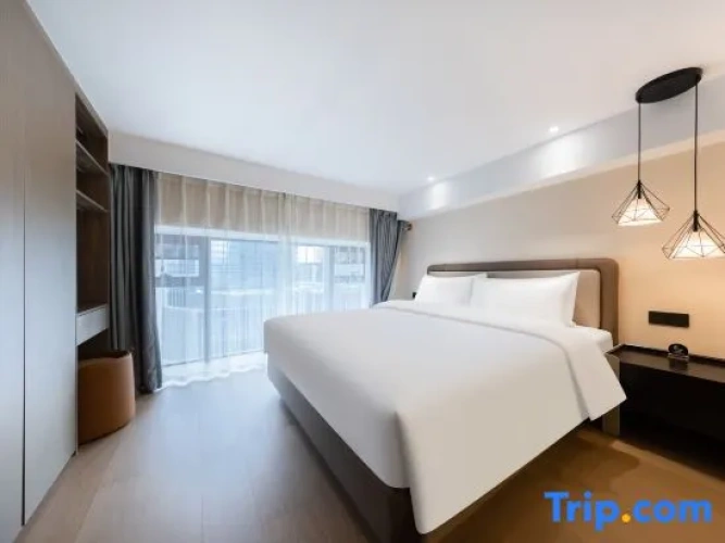 Suite with city view